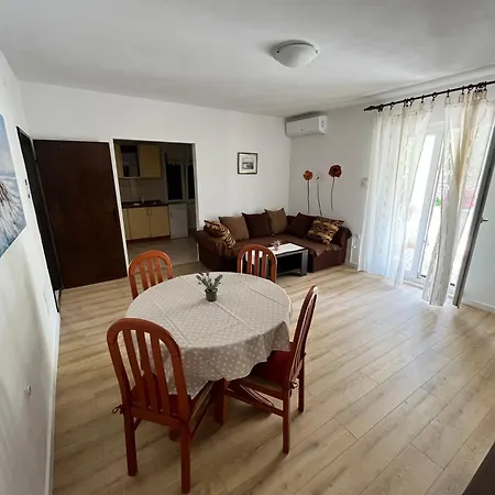 Ivana Apartment Pag Town